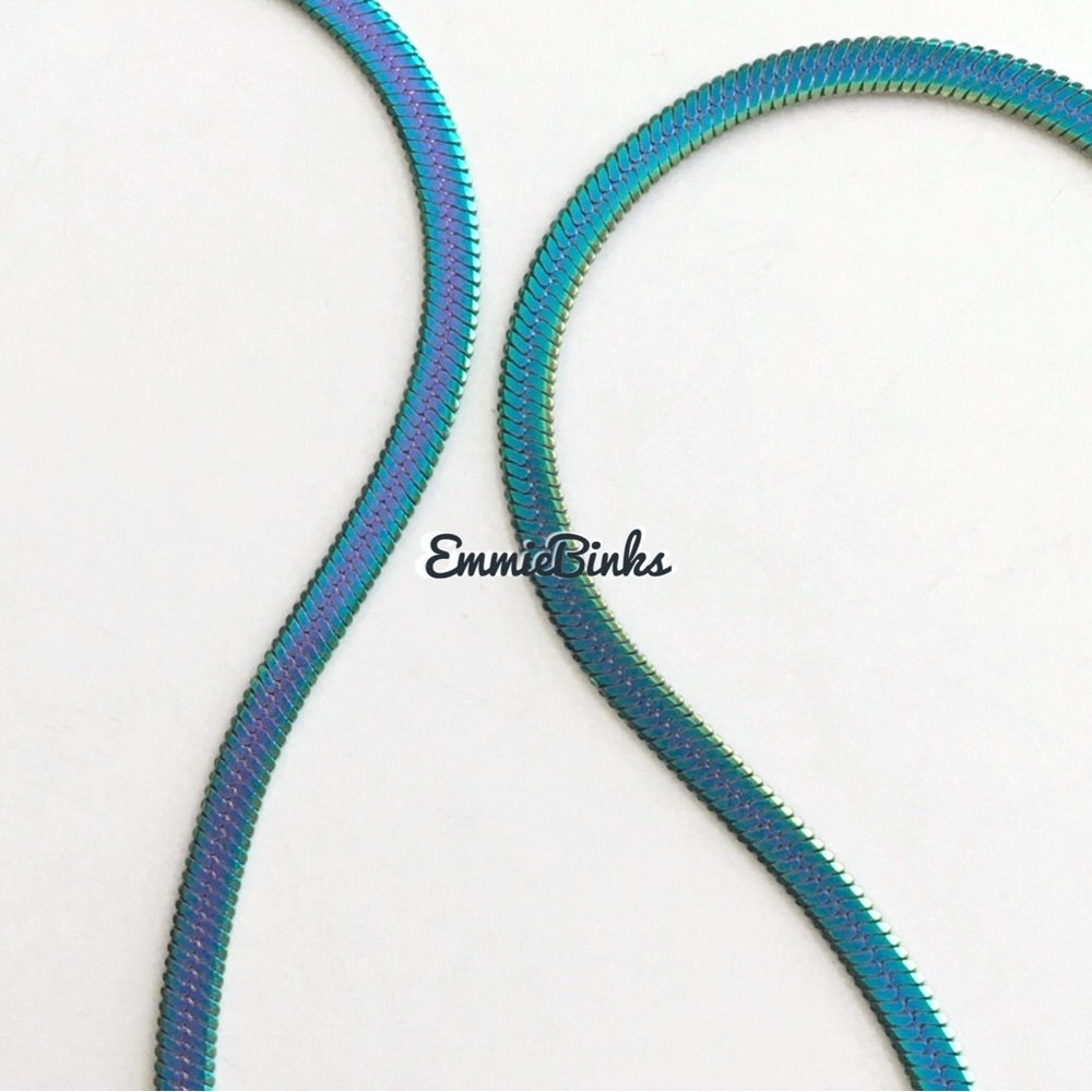 New Minimalist Aura Iridescent Oil Slick Herringbone Chain Necklace Unisex - Picture 6 of 16